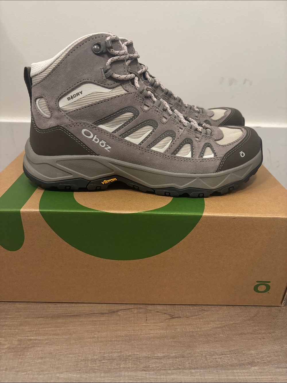 Oboz Women's sawtooth ascent mid b dry waterproof Rockfall size 8.5 new with box